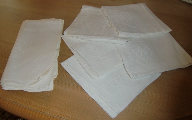 M661M Set of six damask napkins with monogram