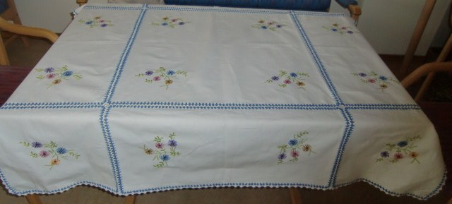 M672M Crocheted and embroidered tablecloth from the 1930s