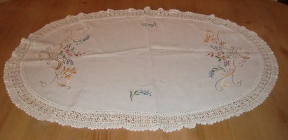 M636M 1930s Embroidered runner