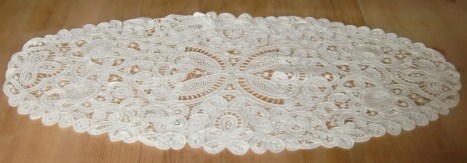M624M The largest of the five Brussels lace runners