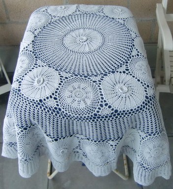 M648M Crochet round tablecloth
