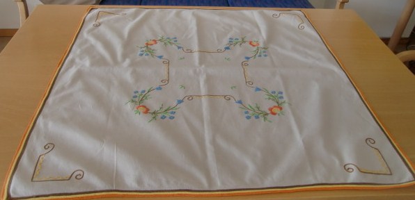 M685M Little linen tablecloth with embroidery