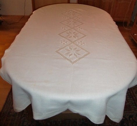 M612M Large Hardanger tablecloth
