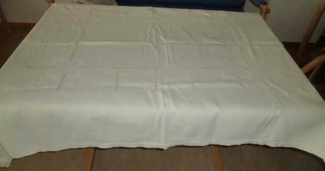 M673M Linen tea tablecloth