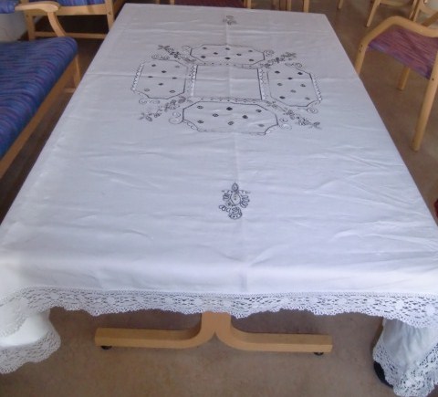 M665M Linen tablecloth with embroidery