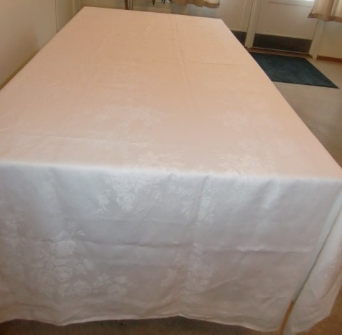 M682M Mothers damask dining tablecloth