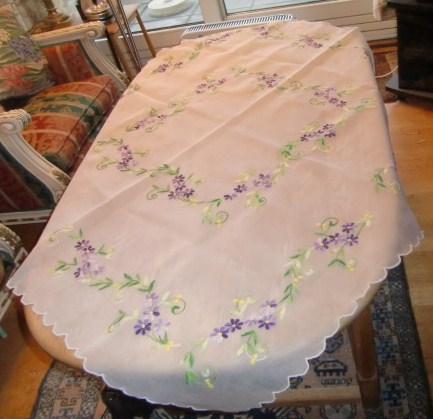 M639M Lovely Tablecloth