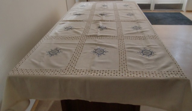 M666M Superb dining tablecloth
