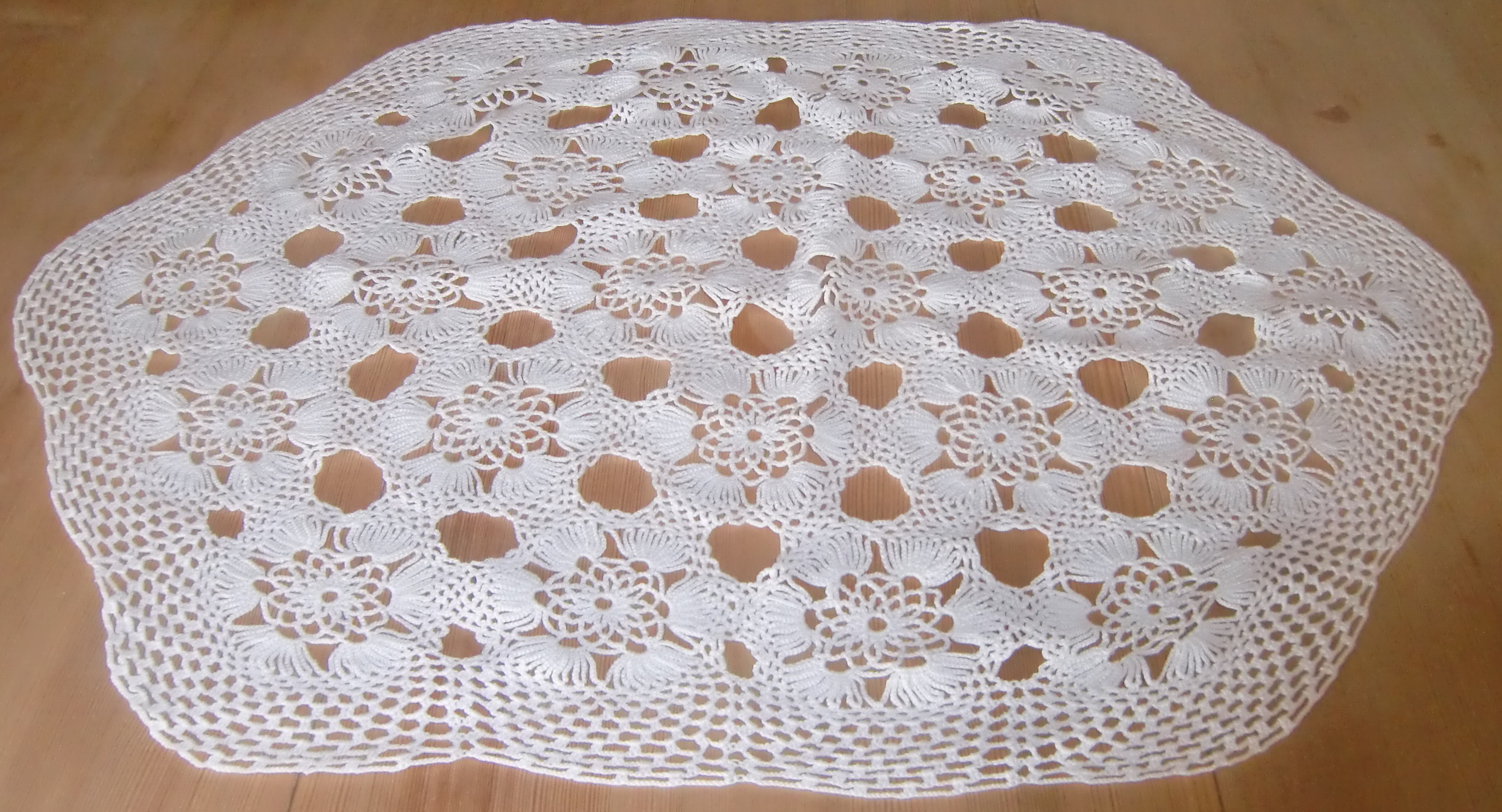 M717M Crochet tablecloth