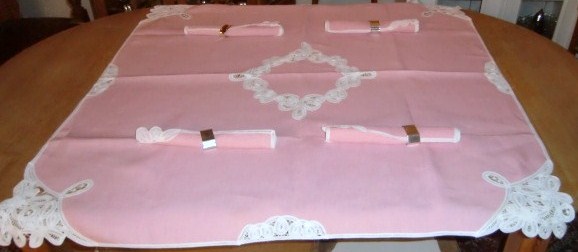 M709M Gorgeous pink linen tablecloth with Brussels lace and four napkins