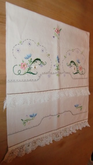 M602M Embroidered linen decorative towel